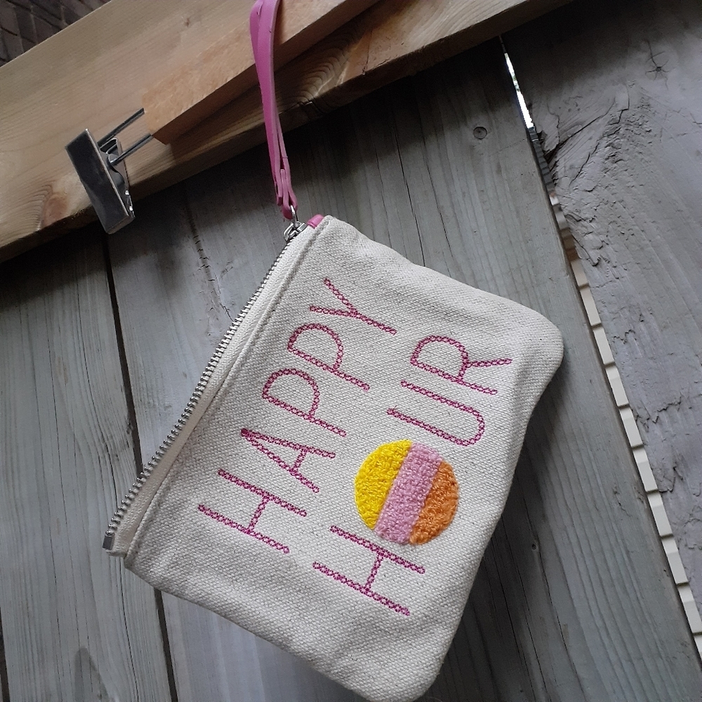 💖BUY 1 GET 1 FREE💖HAPPY HOUR WRISTLET